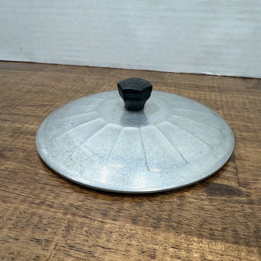 Round Aluminum Cookware Lid w/ Black Knob Handle, Silver/Black, Electric/Gas
